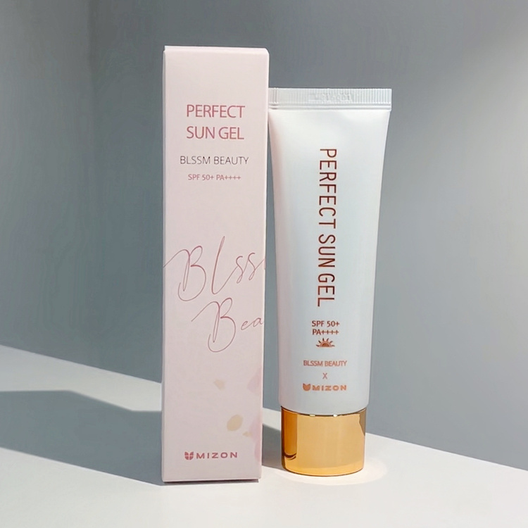 Perfect гель. Clarins Calm-essentiel эмульсия. Calm essentiel Clarins Emulsion. Кларанс Calm-essentiel. Clarins гель для чувствительной кожи.