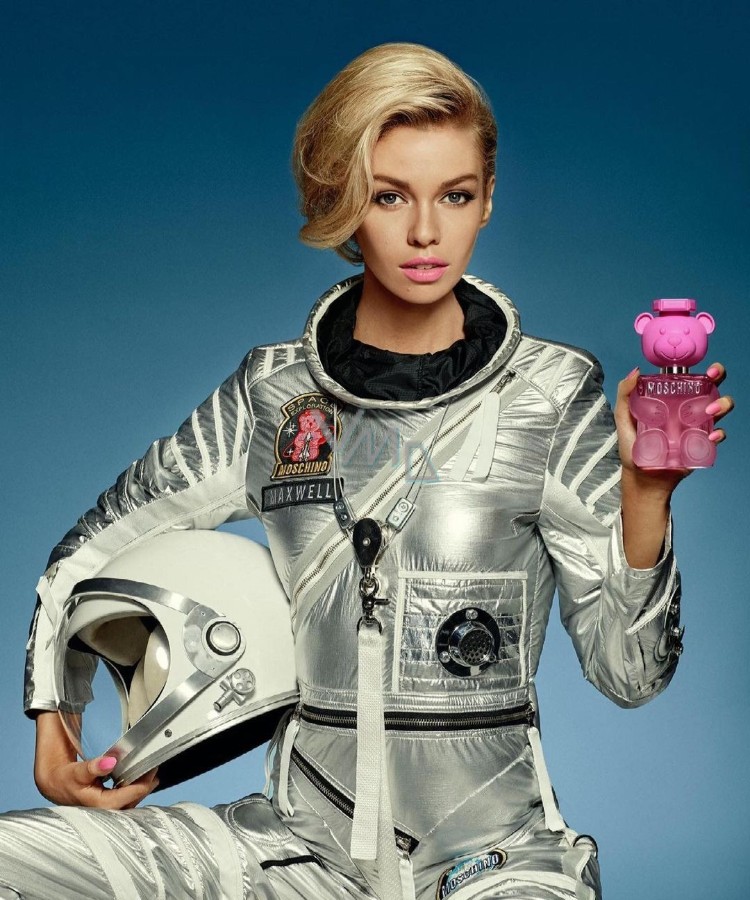 Moschino's. Moschino Toy 2 Bubble Gum. Москино бабл. Stella Maxwell Moschino Toy. Moschino духи Bubble Gum.